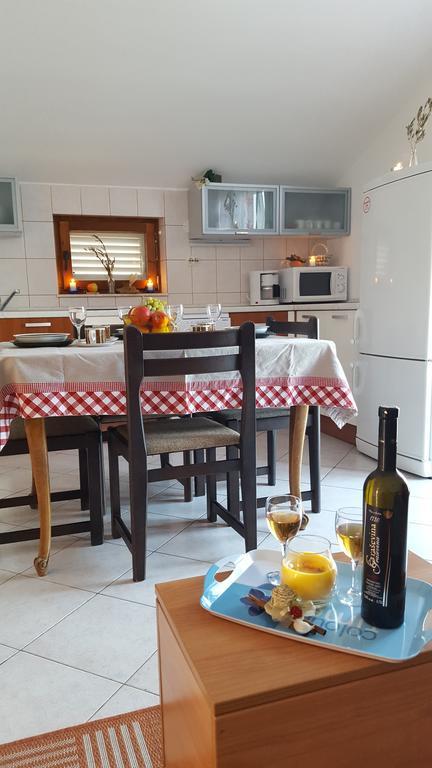 Apartment Ana Kali Bagian luar foto