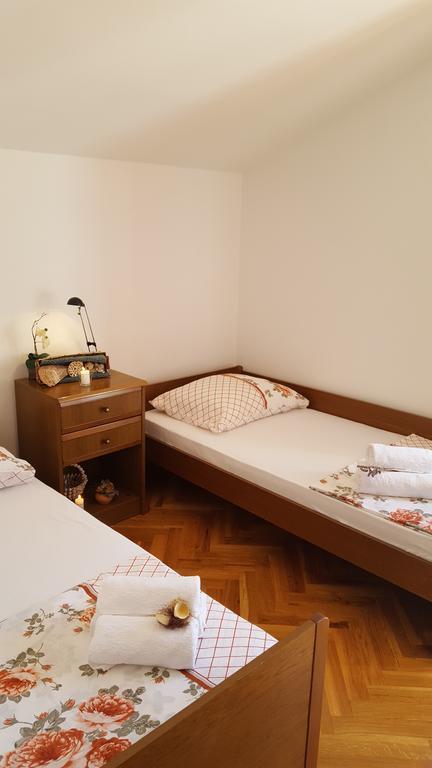 Apartment Ana Kali Bagian luar foto